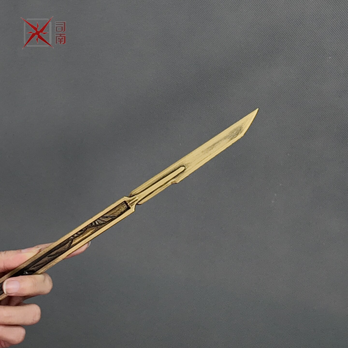 Wuthering Waves LUUK HCRSSCN C - مراجعة Cosplay Prop Making وسعره